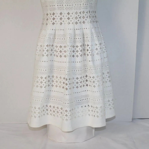 Eliza J - Picture 3 of 10